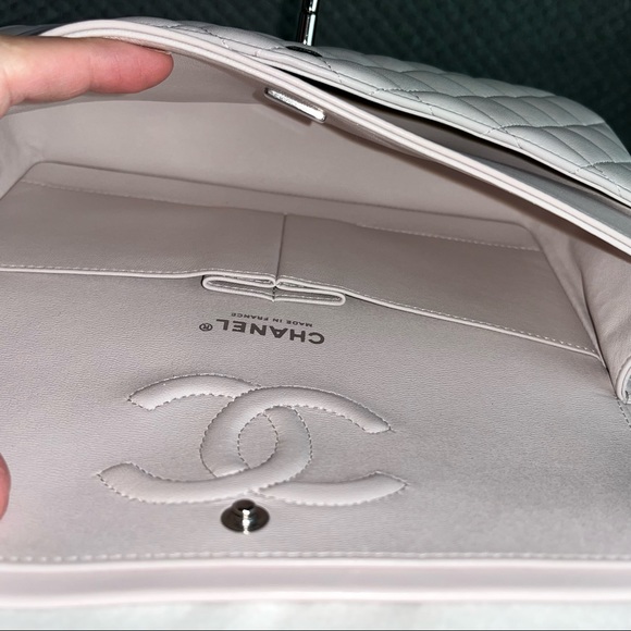 Chanel Spring 2021 Light Purple medium lambskin classic flap bag - Picture 8 of 16